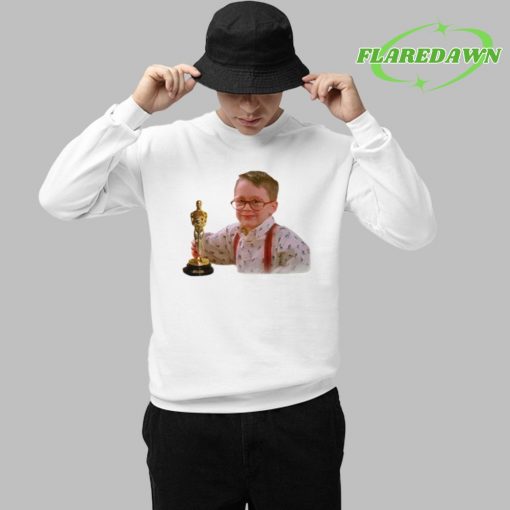 Kevin McCallister Winning Oscar Premium Shirt